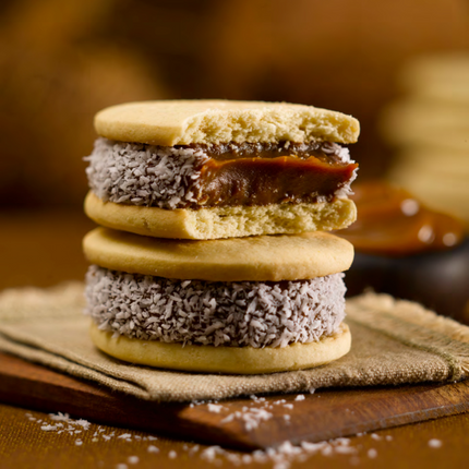 Cachafaz Alfajor Cornstarch with Grated Coconut and Dulce de Leche 912 g / 32.16 oz (Box of 12)