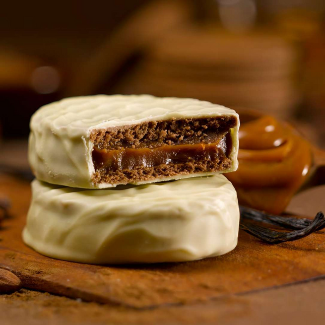 Alfajor Cachafaz Mixto, Blanco y Negro, 60 g / 2.11 oz (Box of 12)